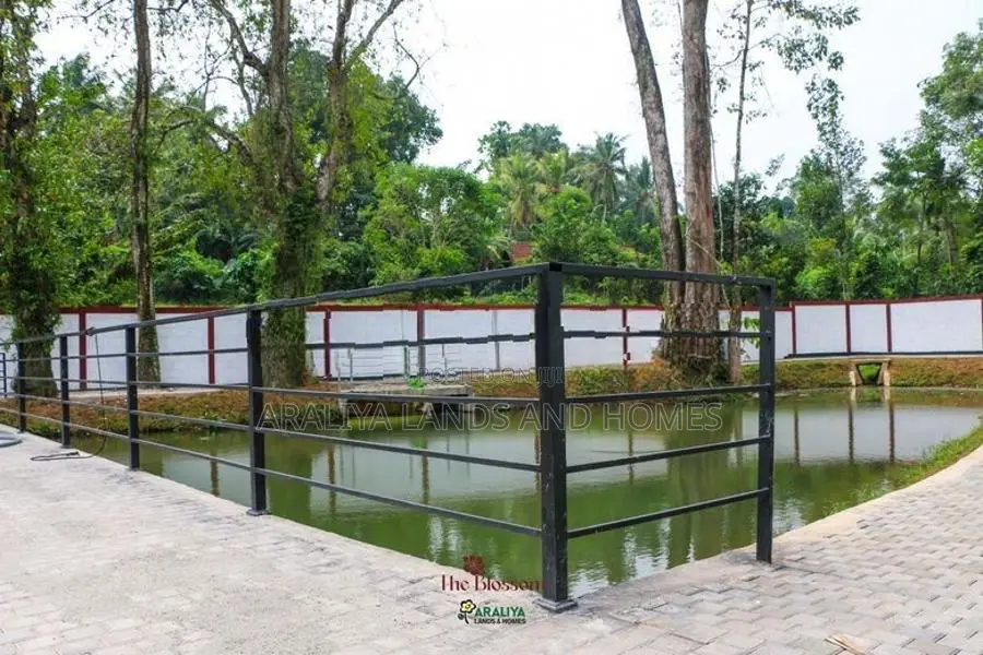 Residential land for sale නුවර පාරට ආසන්නයෙන් නේවාසික බිම් කොටස්