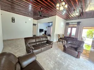 Land with 5 Bedroom House for Sale Homagama
