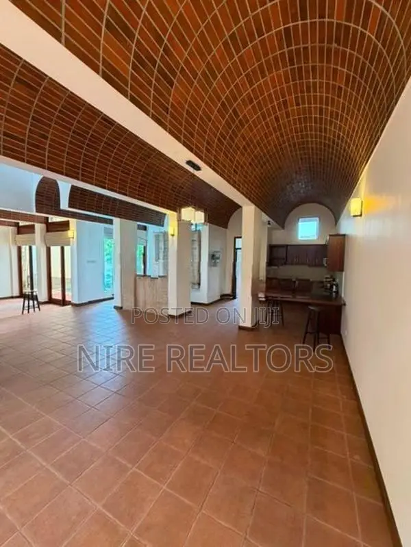 Spacious Family Home for Rent with Pool in Nawala