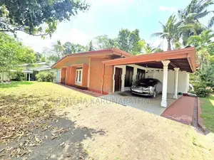 Land with 5 Bedroom House for Sale Homagama