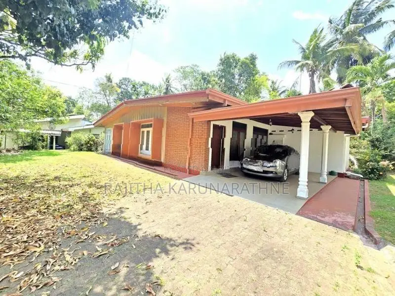 Land with 5 Bedroom House for Sale Homagama