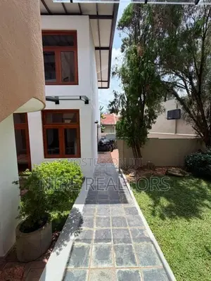 Spacious Family Home for Rent with Pool in Nawala