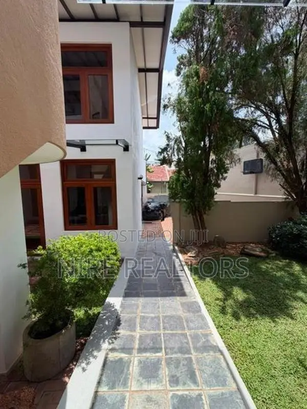 Spacious Family Home for Rent with Pool in Nawala