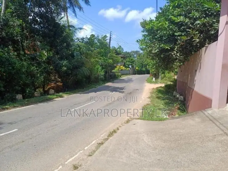 මාතර කණංකේ ප්‍රදේශයෙන් පර්චස් 160ක ඉඩමක් විකිණීමට