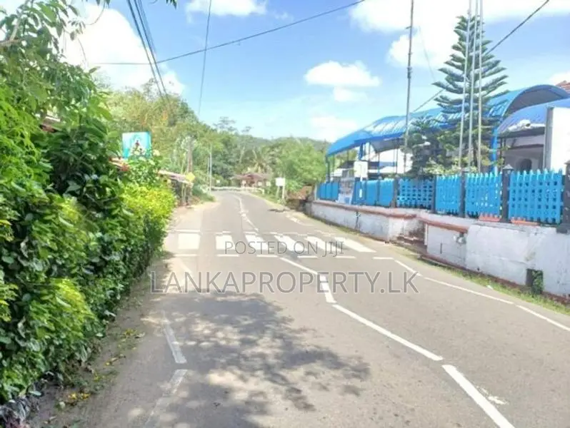 මාතර කණංකේ ප්‍රදේශයෙන් පර්චස් 160ක ඉඩමක් විකිණීමට