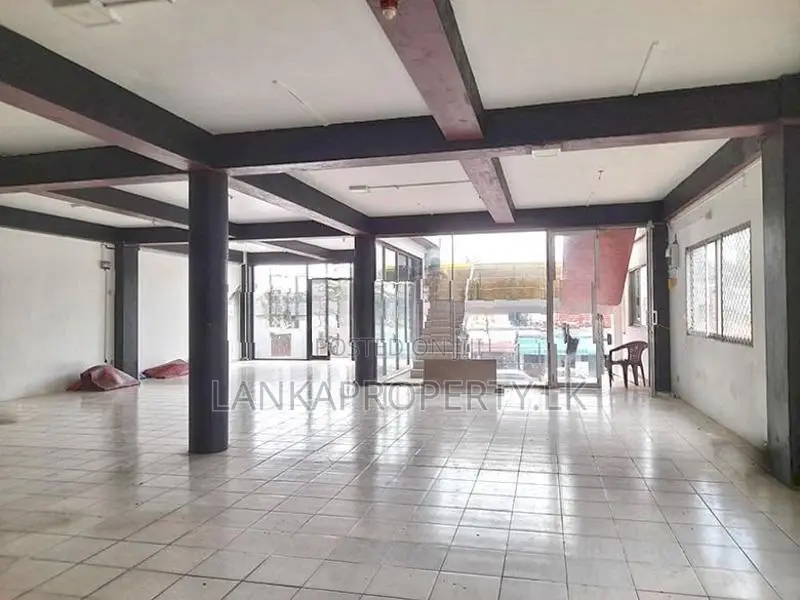 Commercial Building for Rent in Stanley Tilakaratne Mawatha Nugegoda.