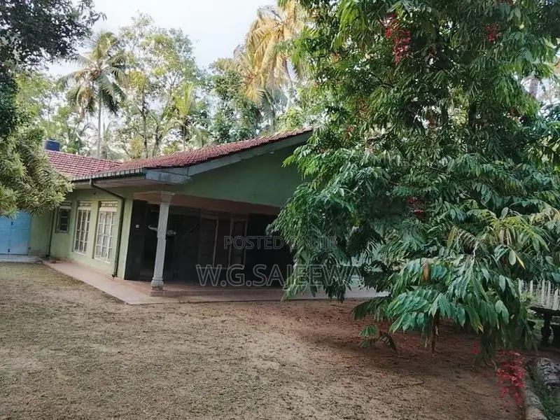 100 Perches Land with House for Sale in Veyangoda
