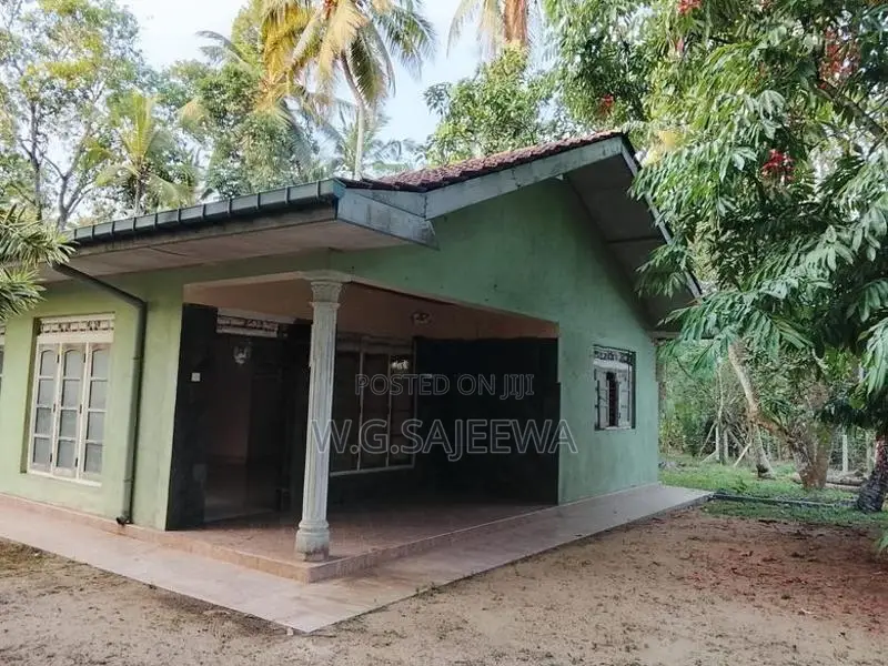 100 Perches Land with House for Sale in Veyangoda
