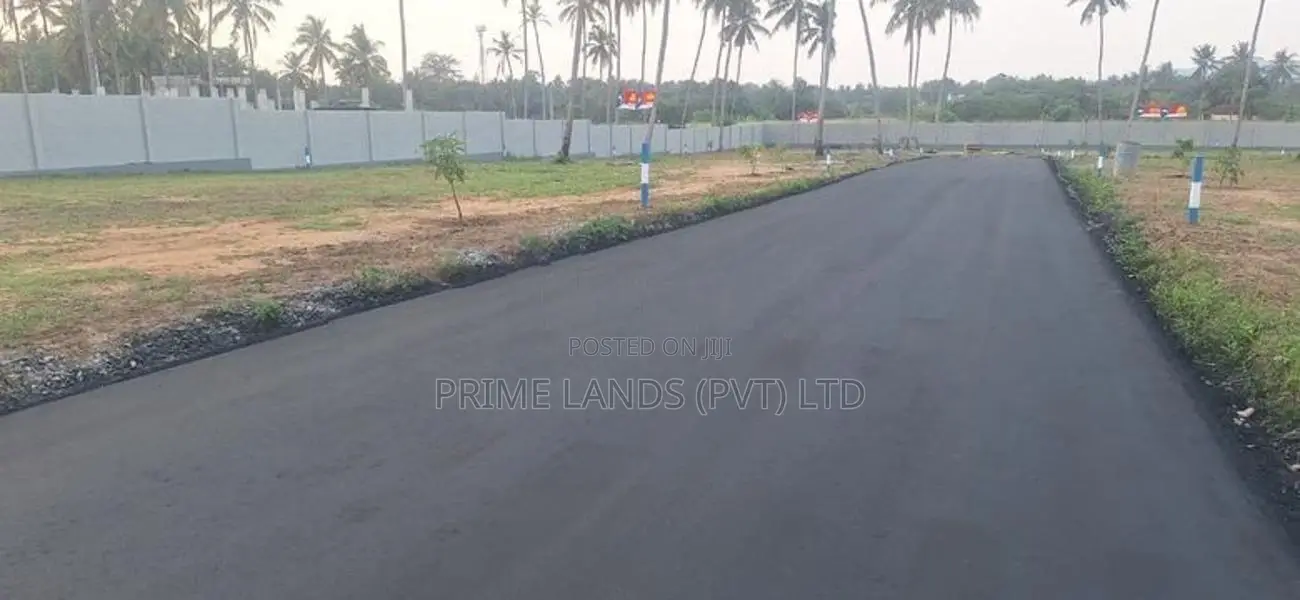 මල්කඩුවාවෙන් පදිංචියට ඉඩමක්