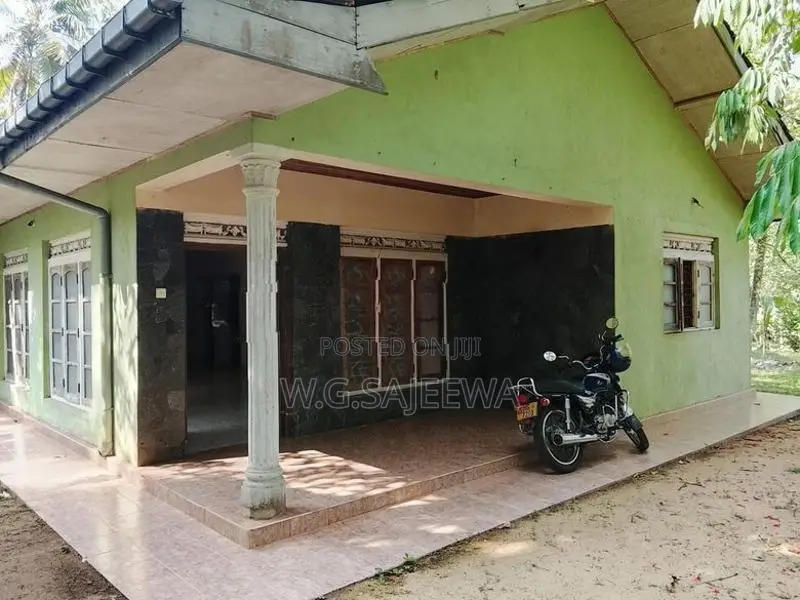 100 Perches Land with House for Sale in Veyangoda