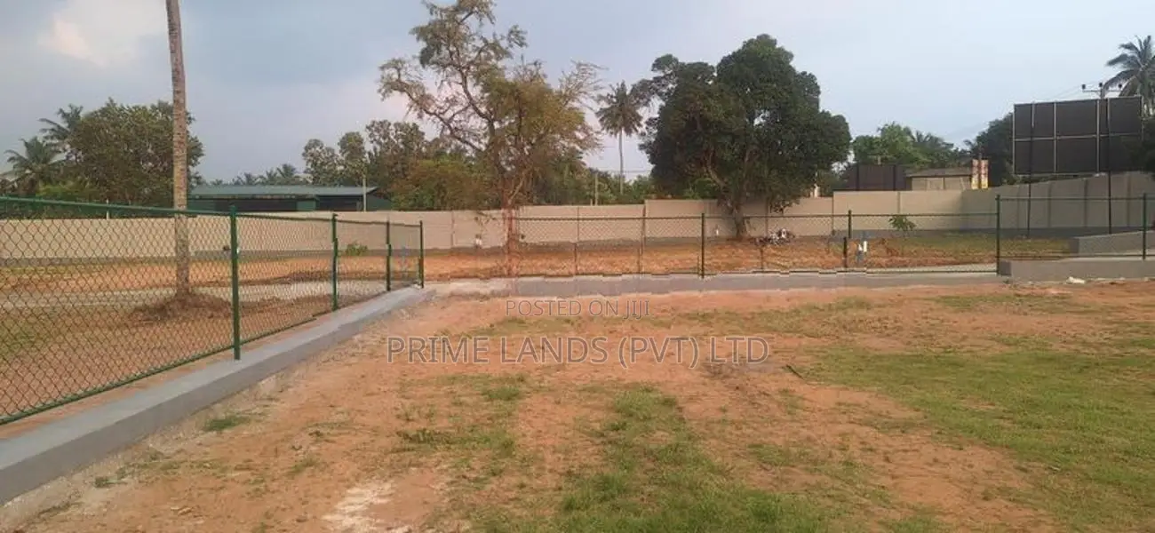මල්කඩුවාවෙන් පදිංචියට ඉඩමක්