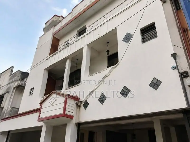 Spacious 5BR House for Rent | Colombo 05 (ZR-0001)