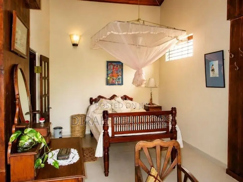 4BR Upper-Floor House for Rent | Colombo 5 (ZR-0003)