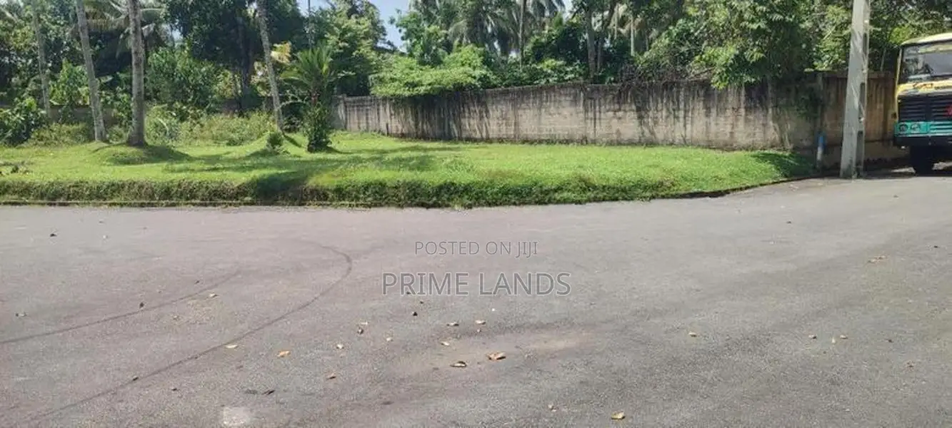 Athurugiriya Residential Land for Sale in Mullegama Road