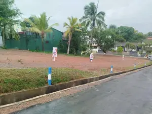 රාජගිරිය හල්ගහදේණිය පාරෙන් බිම් කොටස් විකිණීමට