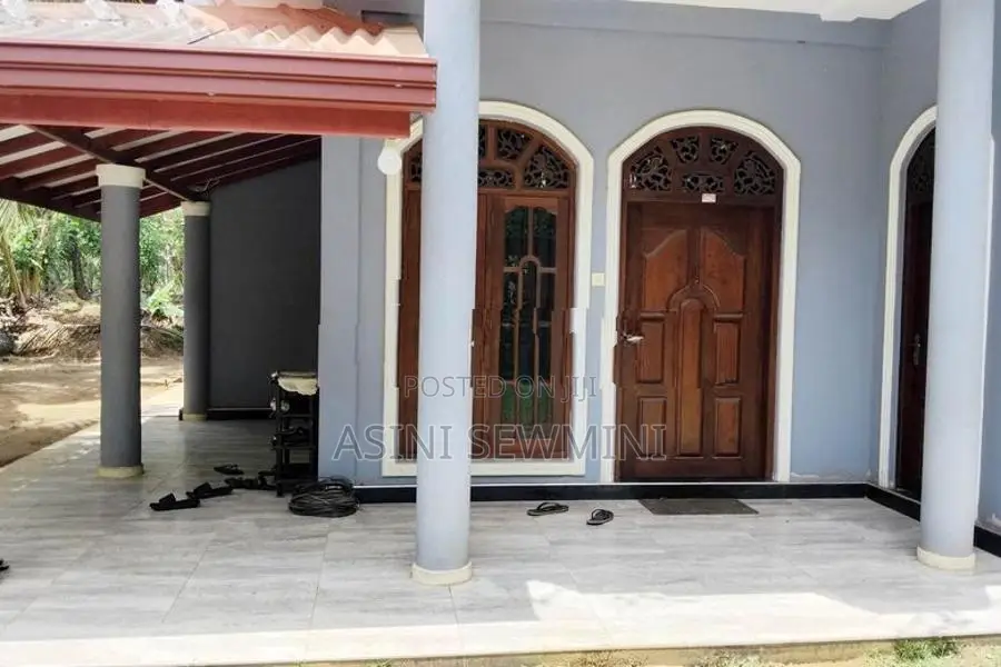 නිවසක් විකිනීමට පල්ලේබැද්ද