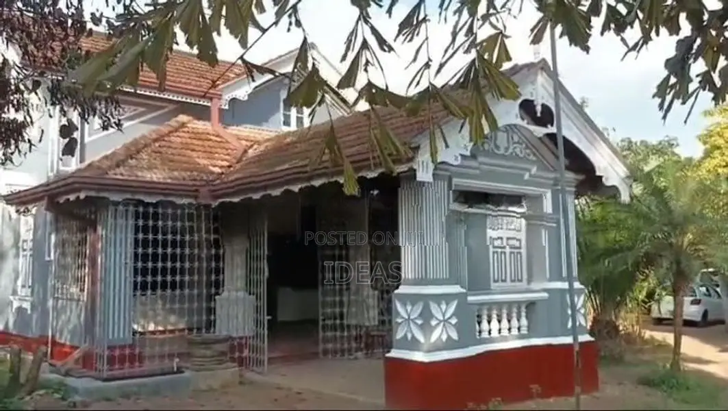 Valuable Land With House For Sale In Enderamulla