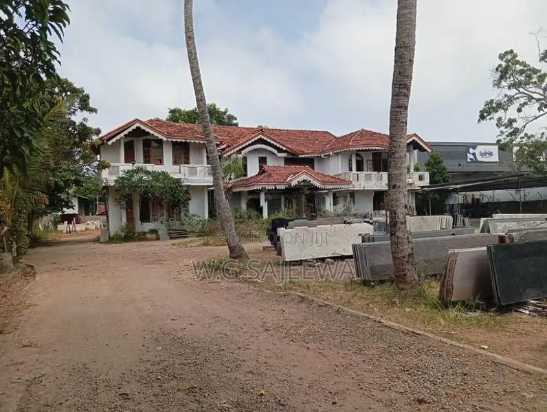 Main Road Facing House for Sale in Seeduwa Town