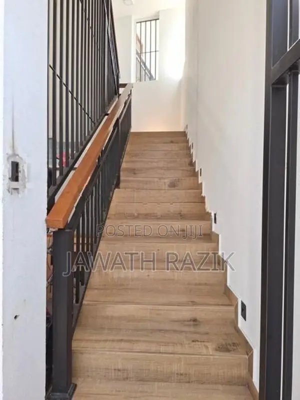 Dehiwala Spacious Family Room with Beautiful Rooftop Access