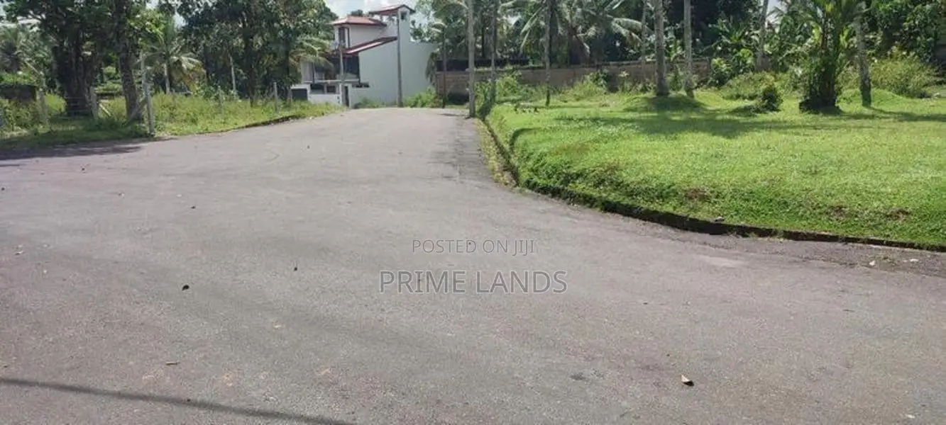 Athurugiriya Residential Land for Sale in Mullegama Road