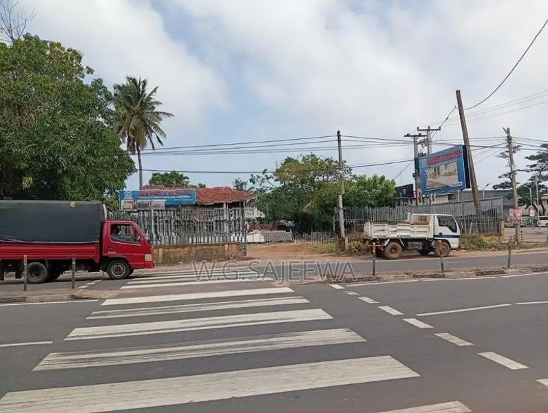 Main Road Facing House for Sale in Seeduwa Town