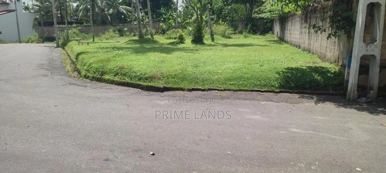 Athurugiriya Residential Land for Sale in Mullegama Road