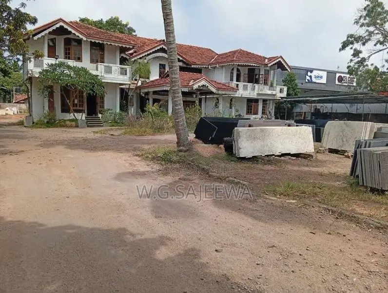 Main Road Facing House for Sale in Seeduwa Town