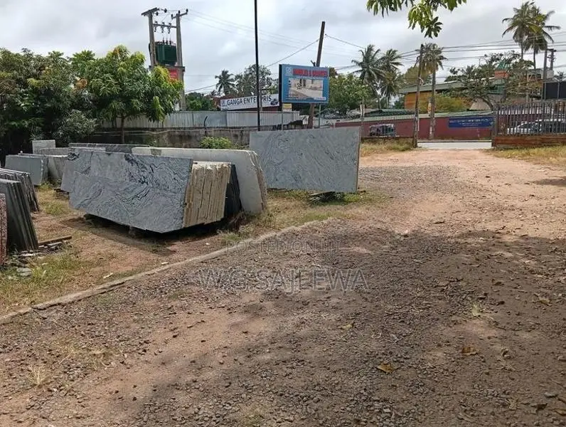 Main Road Facing House for Sale in Seeduwa Town