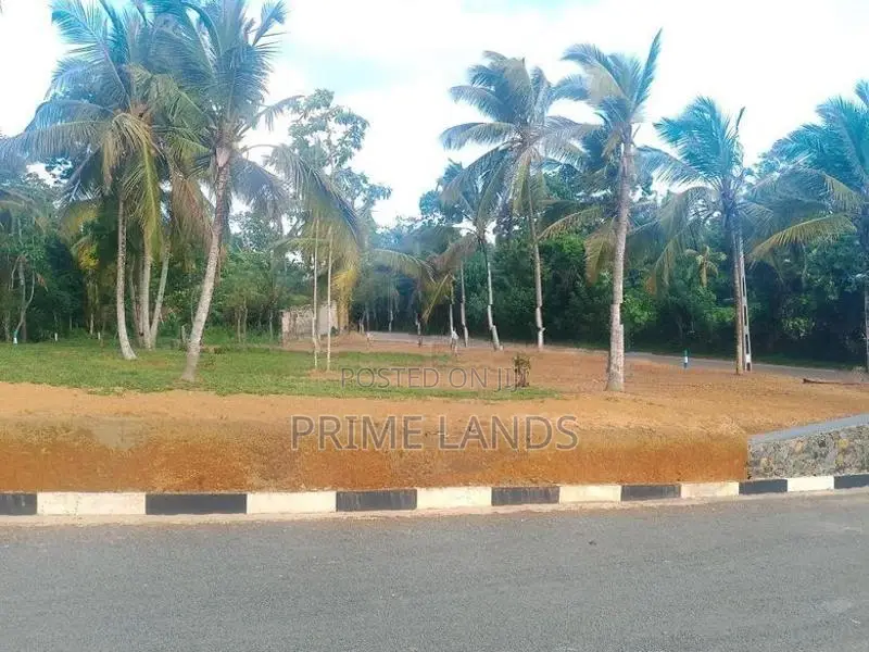 අහ‍ංගම සංචාරක කලාපයෙන් බිම් කොටස්