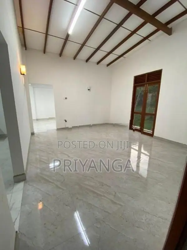 Newly Built, Spacious Upstair House for Rent in Piliyandala