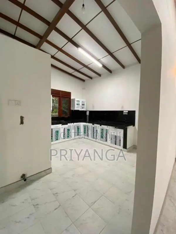 Newly Built, Spacious Upstair House for Rent in Piliyandala