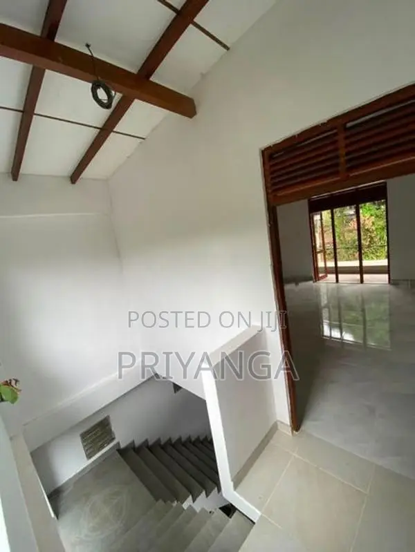 Newly Built, Spacious Upstair House for Rent in Piliyandala