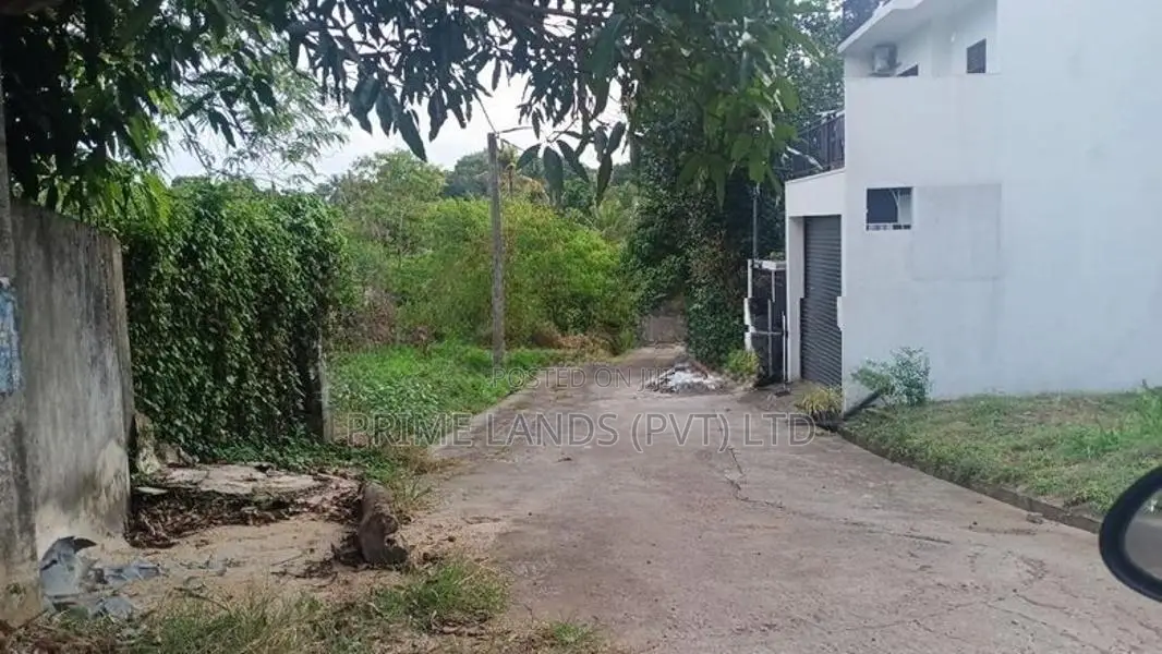 කඩවත ඉඩමක් විකිණීමට