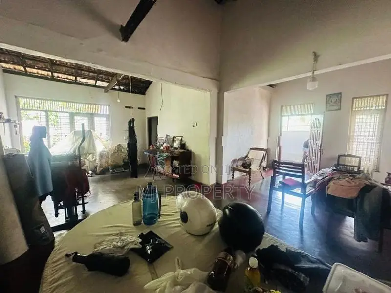 ( YS-1079) Valuable Residential Bare Land With House Sale in Kottawa