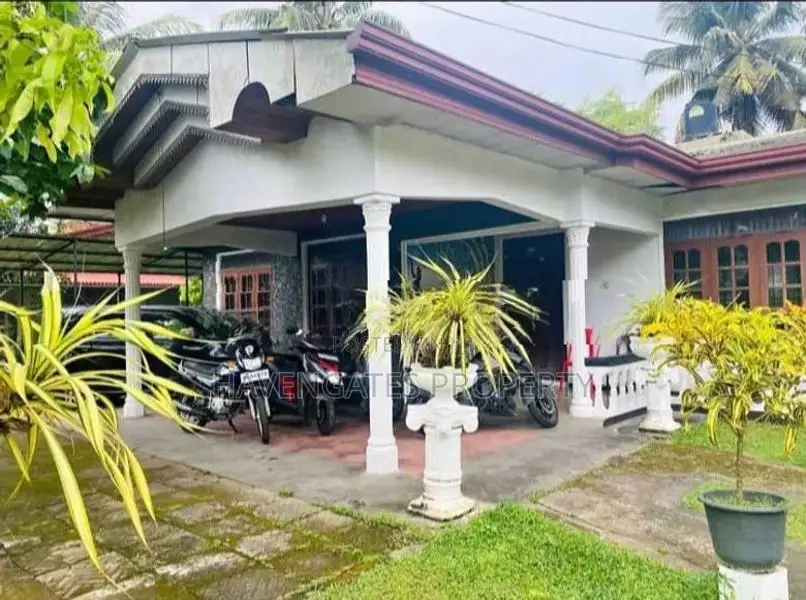 4beds House for Rent in Ja Ela