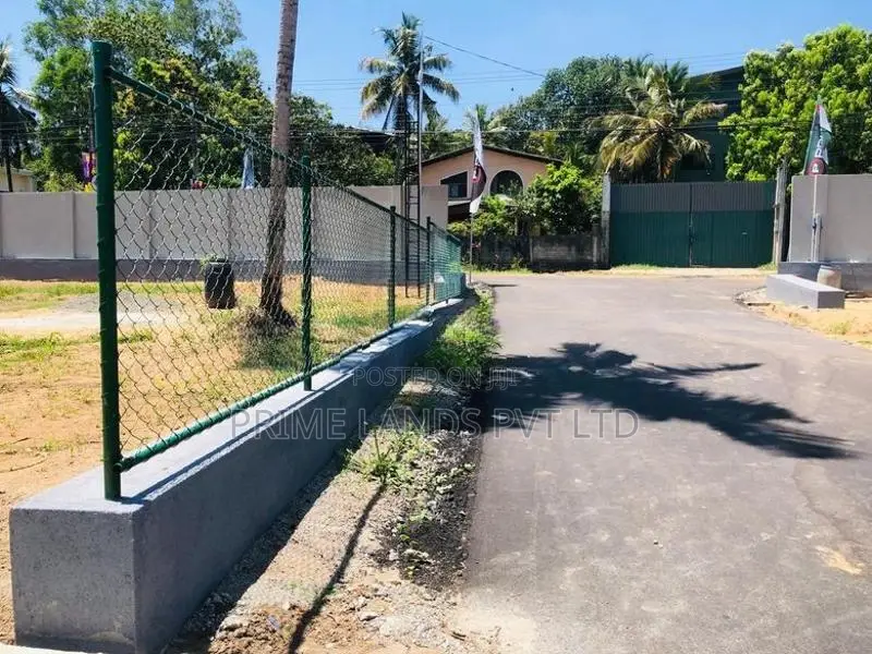 මල්කඩුවාවෙන් සුපිරි ඉඩමක්
