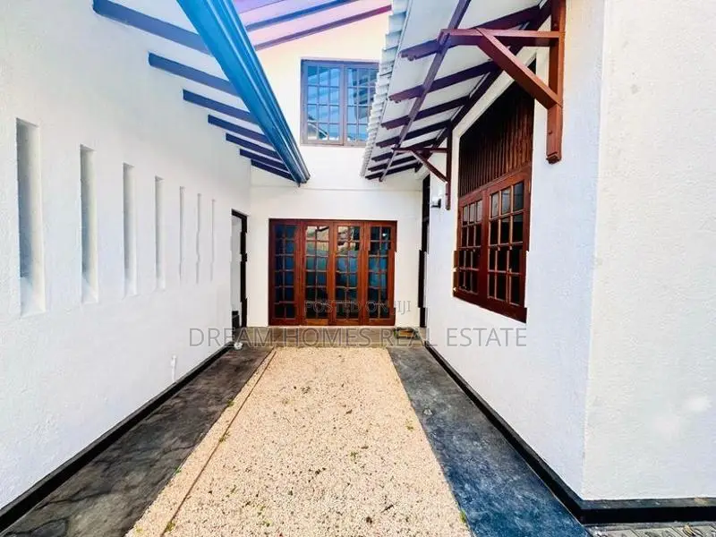 17 Perch Luxury House for Sale – Nugegoda