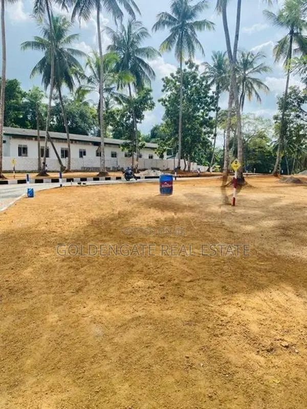 Gampaha Yakkala Best Land Sale Near Kandy Rode (500m)