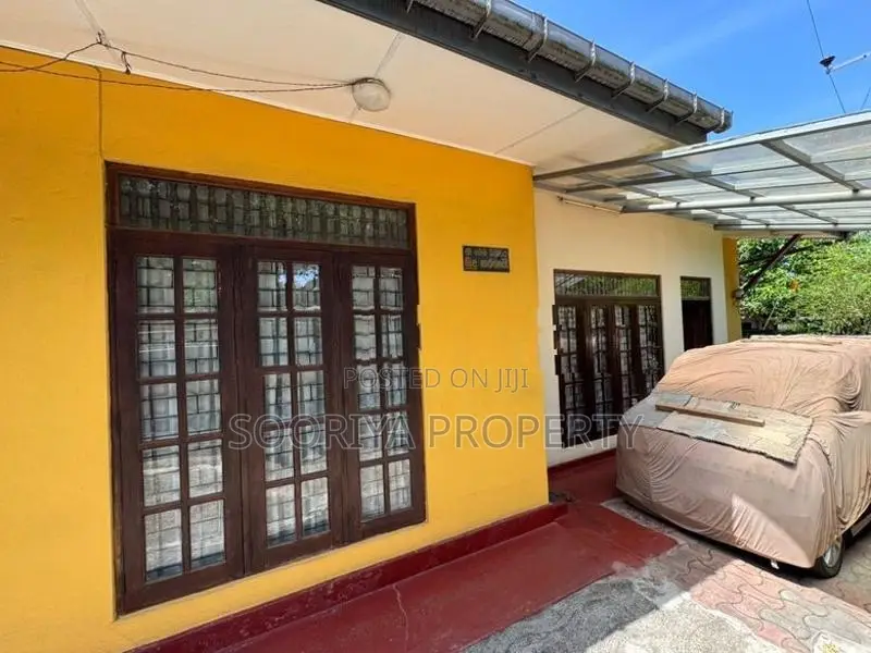 Near University House for Sale in Moratuwa Suwarapola
