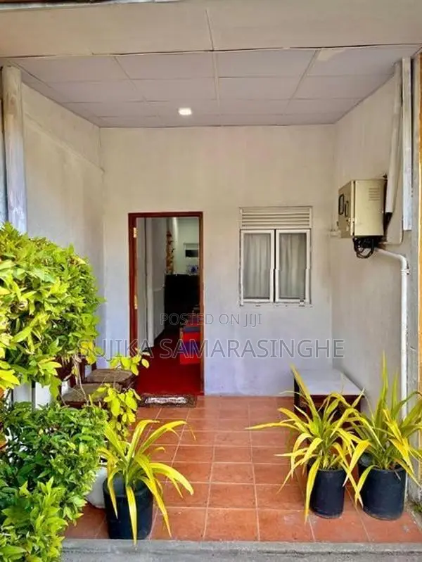 Room for Rent Two Girls Kadawatha