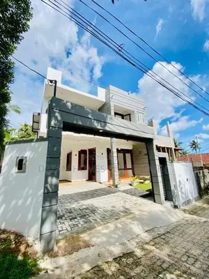 Luxury 4-Bedroom Modern Home Athurugiriya