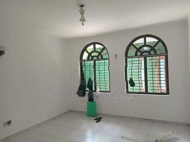 2 Story 10 Rooms Watala Town