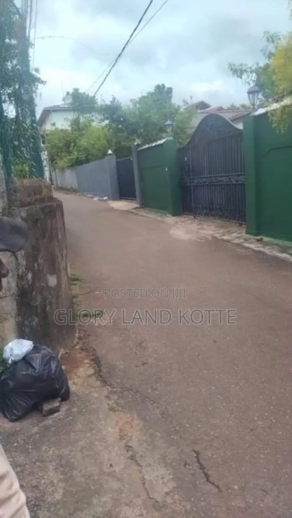 Land with House for Sale Kotte