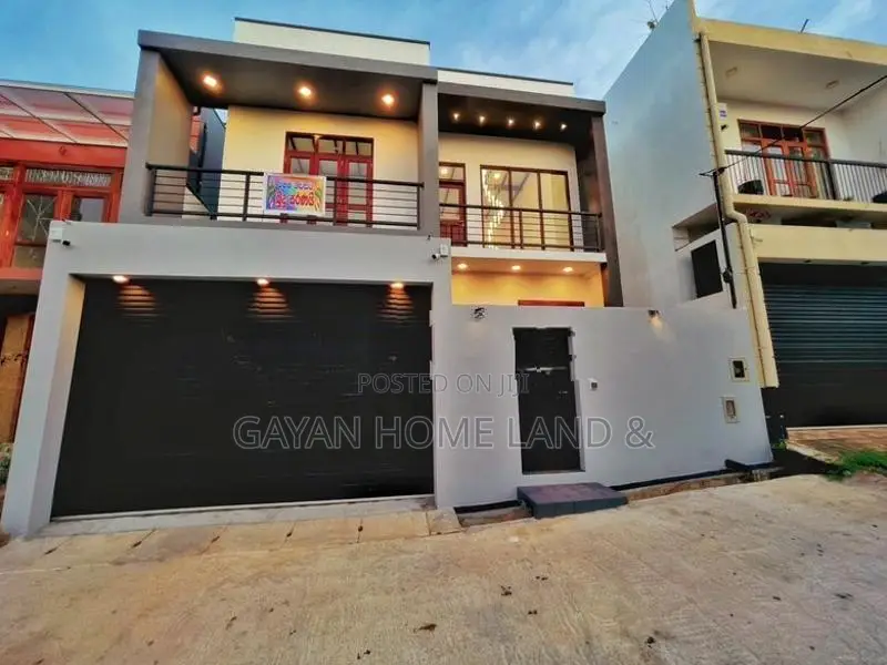 Luxury Two Storey Brand New House in Piliyandala