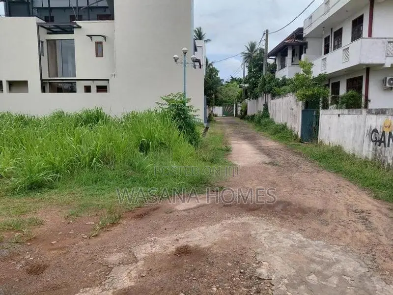 Gated Community Top Land for Sale Borelesgamuwa