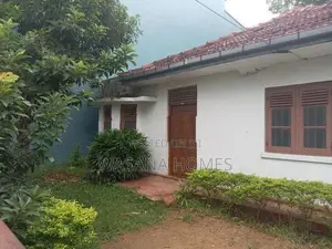 Stu Land with House for Sale Boralasgamuwa