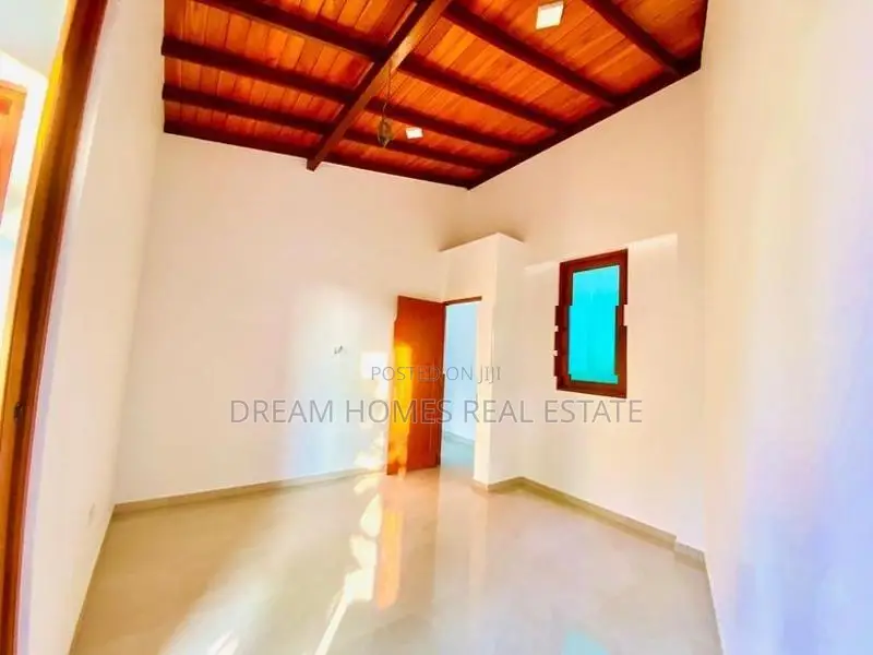 Brand New 3 Storied House for Sale in Piliyandala City.