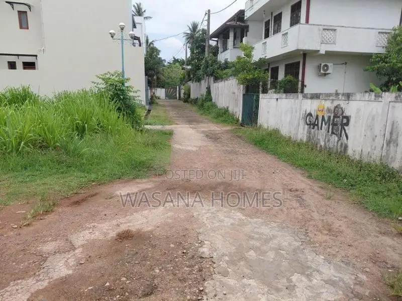 Gated Community Top Land for Sale Borelesgamuwa