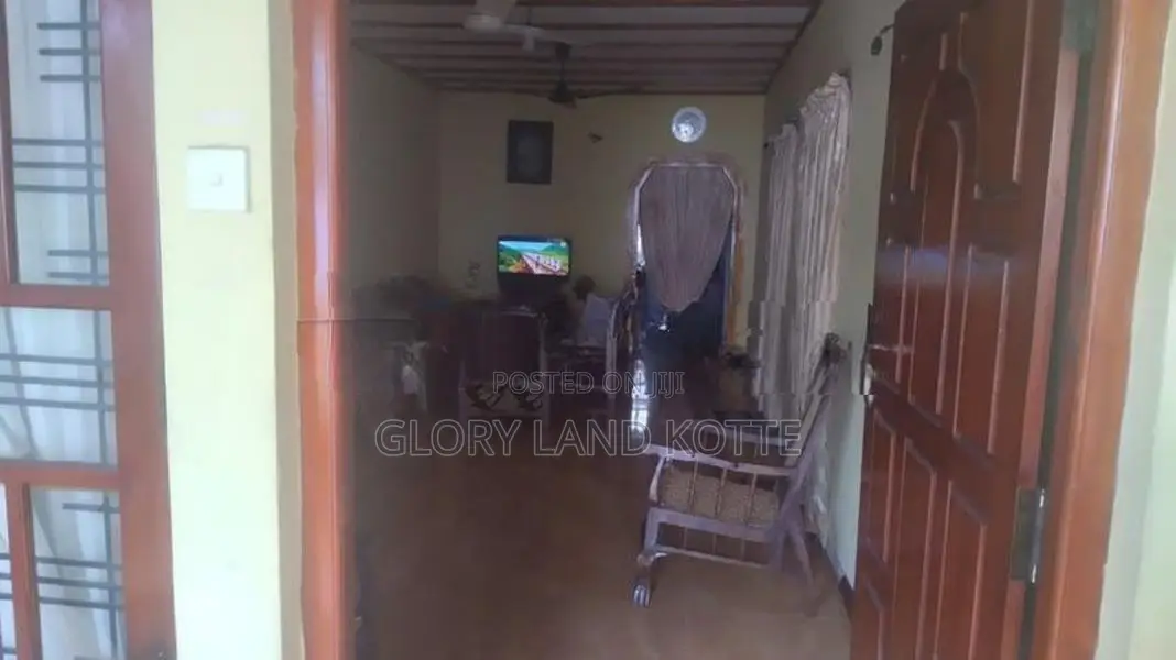 Land with House for Sale Kotte