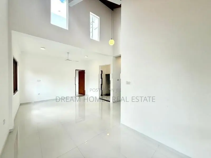 Luxury Two-Story Home for Sale – Kahathuduwa